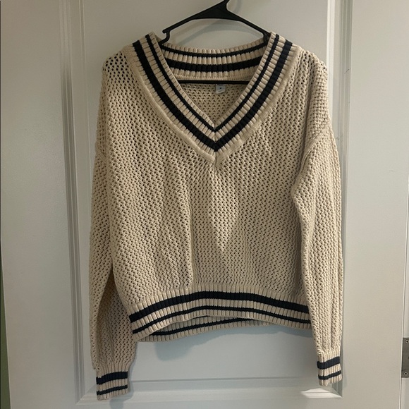 Arizona Jean Company Cream V-Neck Sweater with Blue Trim - Picture 2 of 6